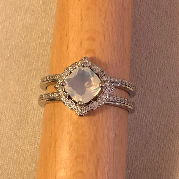 EUC Ring Bomb Party CZ & Lab Created Stone Double Band Ring, SZ 9 - Picture 3 of 11